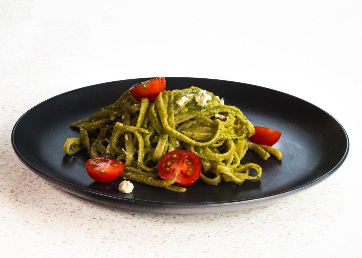 Neano Escape Hotel Manggis Kültér fotó A plate of pasta with pesto