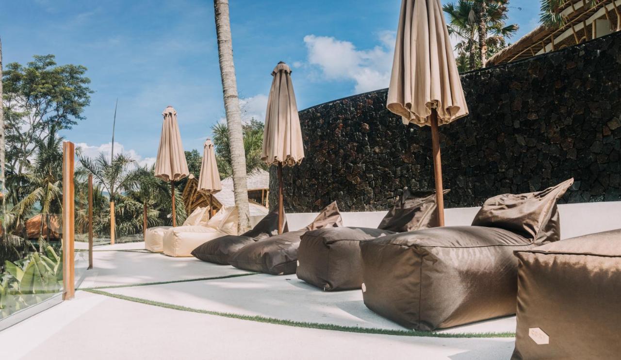 Neano Escape Hotel Manggis Kültér fotó Bean bag chairs at a resort in Bali, Indonesia