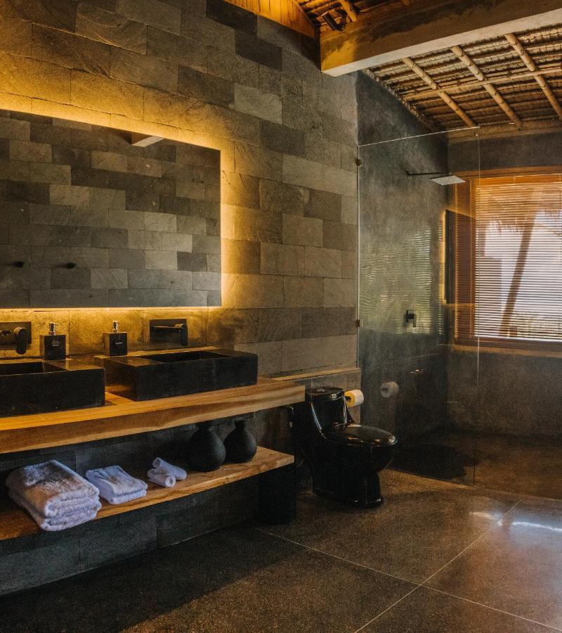 Neano Escape Hotel Manggis Kültér fotó Bathroom at the hotel