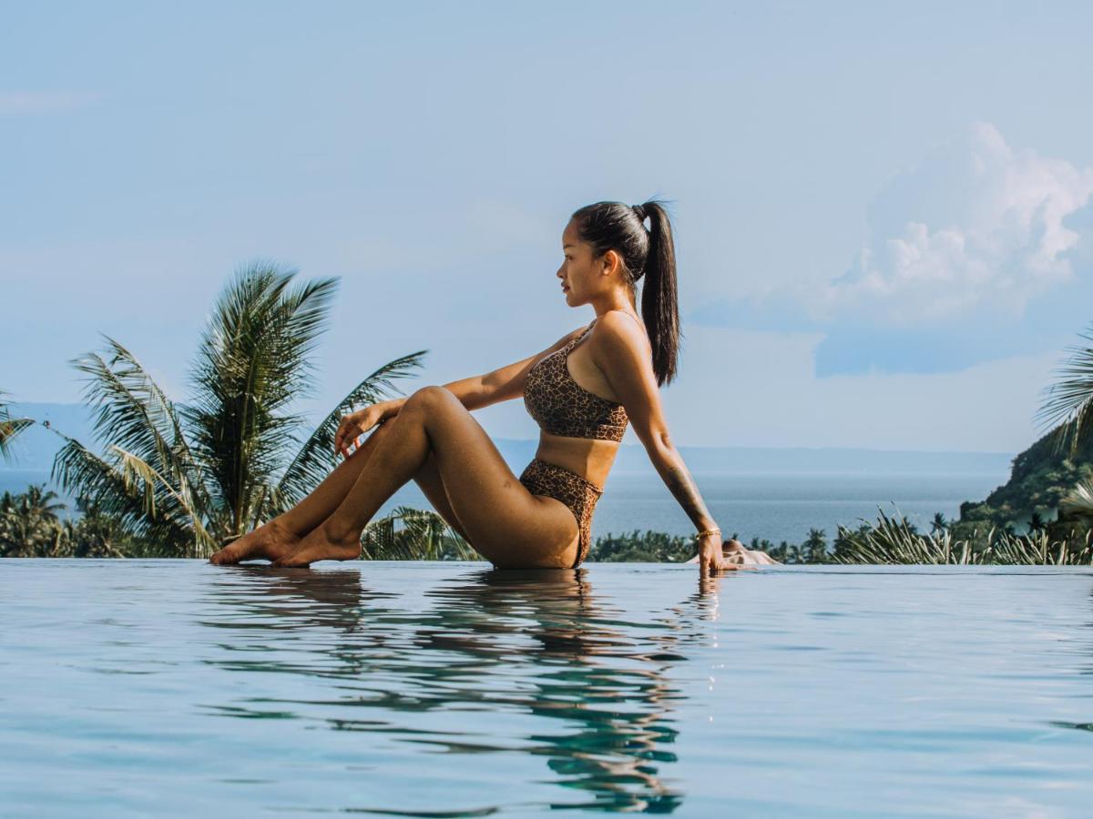 Neano Escape Hotel Manggis Kültér fotó A woman wearing a bikini