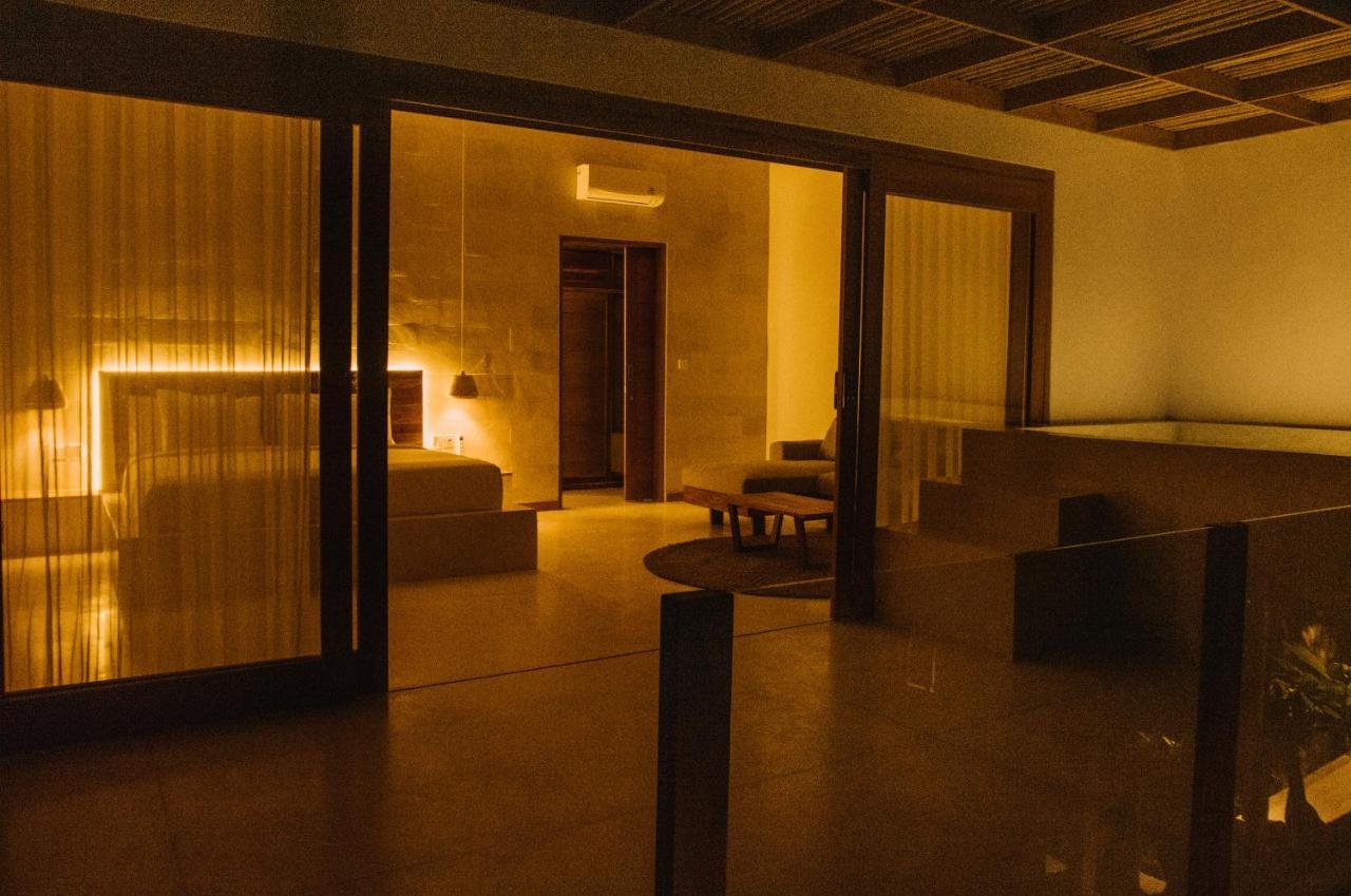 Neano Escape Hotel Manggis Kültér fotó A room at the Taj Mahal Palace